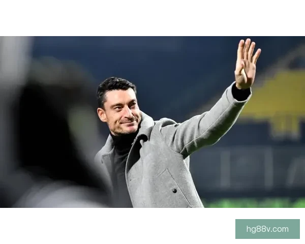 以德天空消息法兰克福新帅里埃拉抵达周一正式执掌球队训练工作